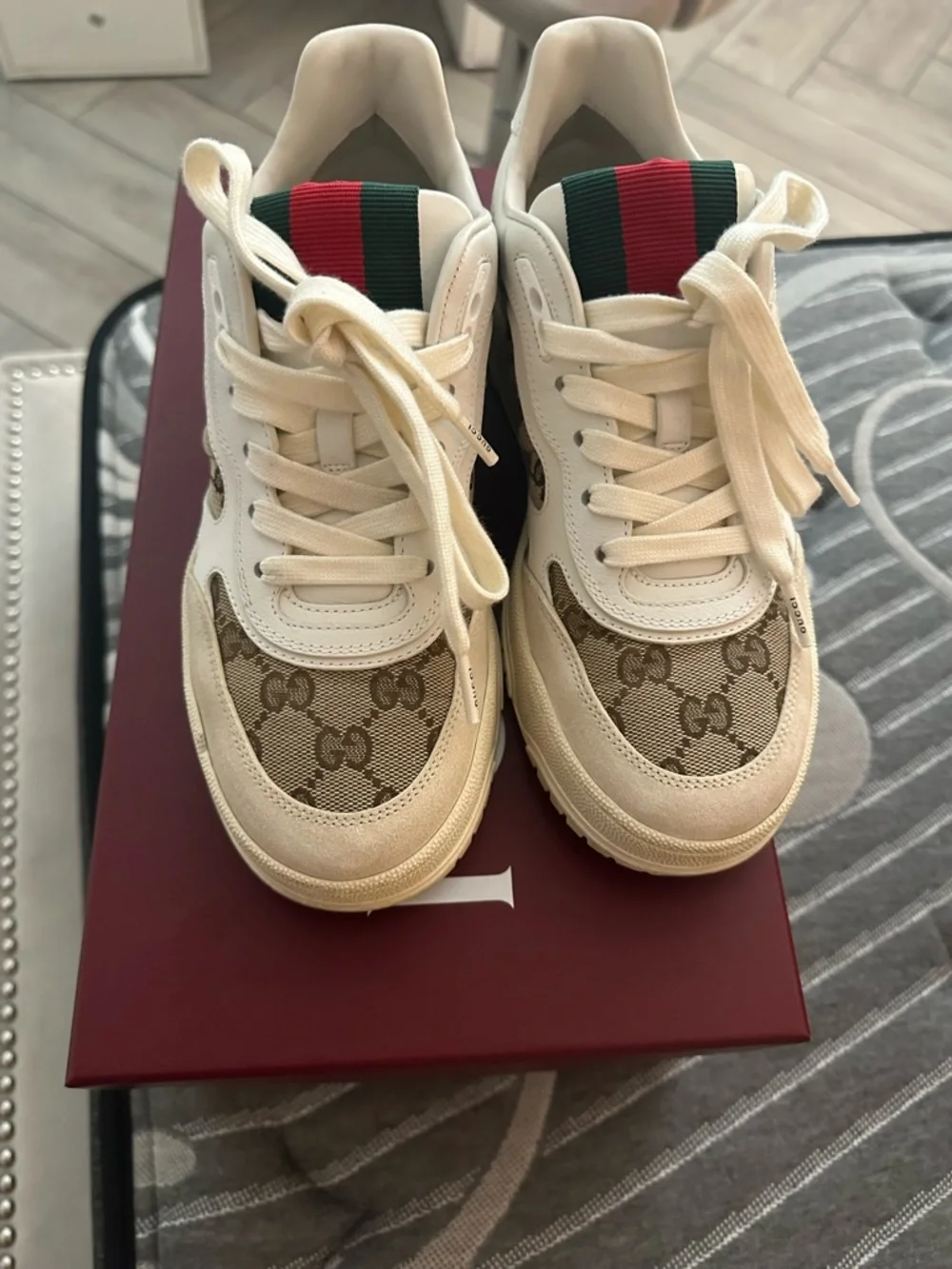 Gucci Beige Monogram Sneakers with Green-Red Web - Picture 2 of 7